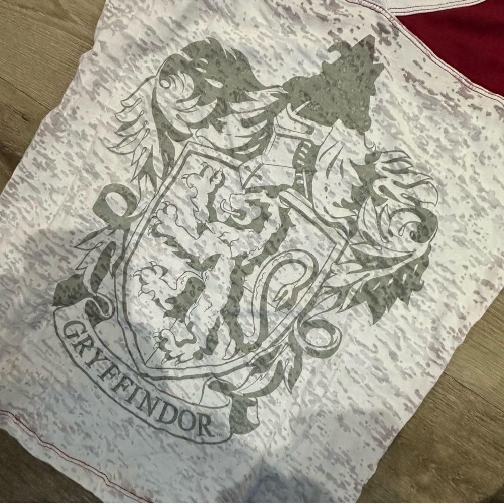 Harry Potter Gryffindor Tshirt XL - Picture 3 of 4